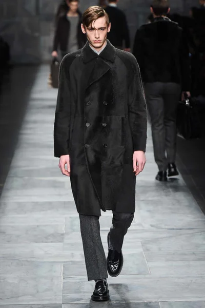 Look 14